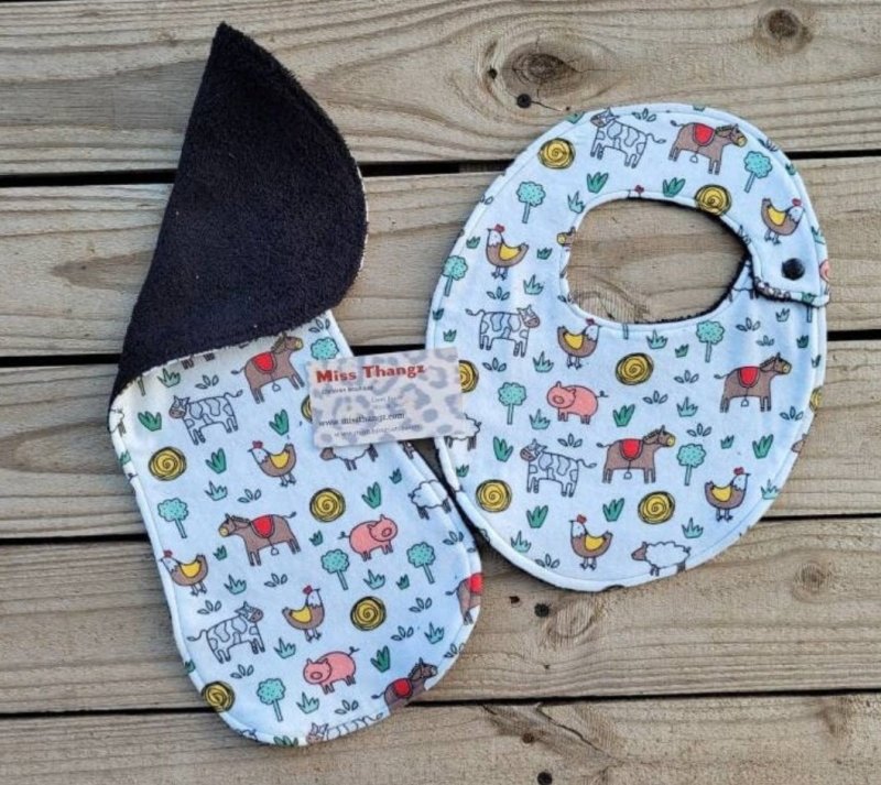 Bib and burp cloth Gift Set - Miss Thangz