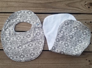 Gray Bib and burp cloth set - Miss Thangz